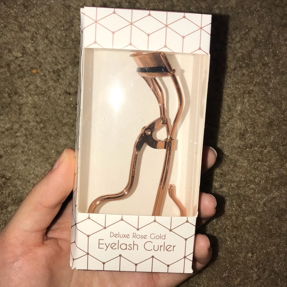 Eyelash curler